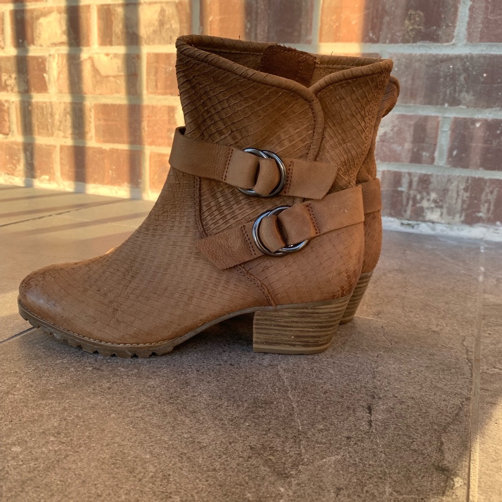 Genuine leather ankle booties size 7 NWT